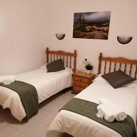 Albergue Cervera De Pisuerga 호스텔 *